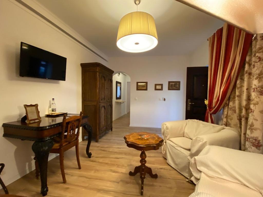 Grand Boutique Hotel Bukares Bagian luar foto