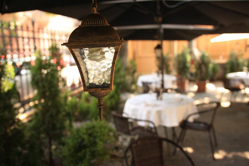 Grand Boutique Hotel Bukares Bagian luar foto
