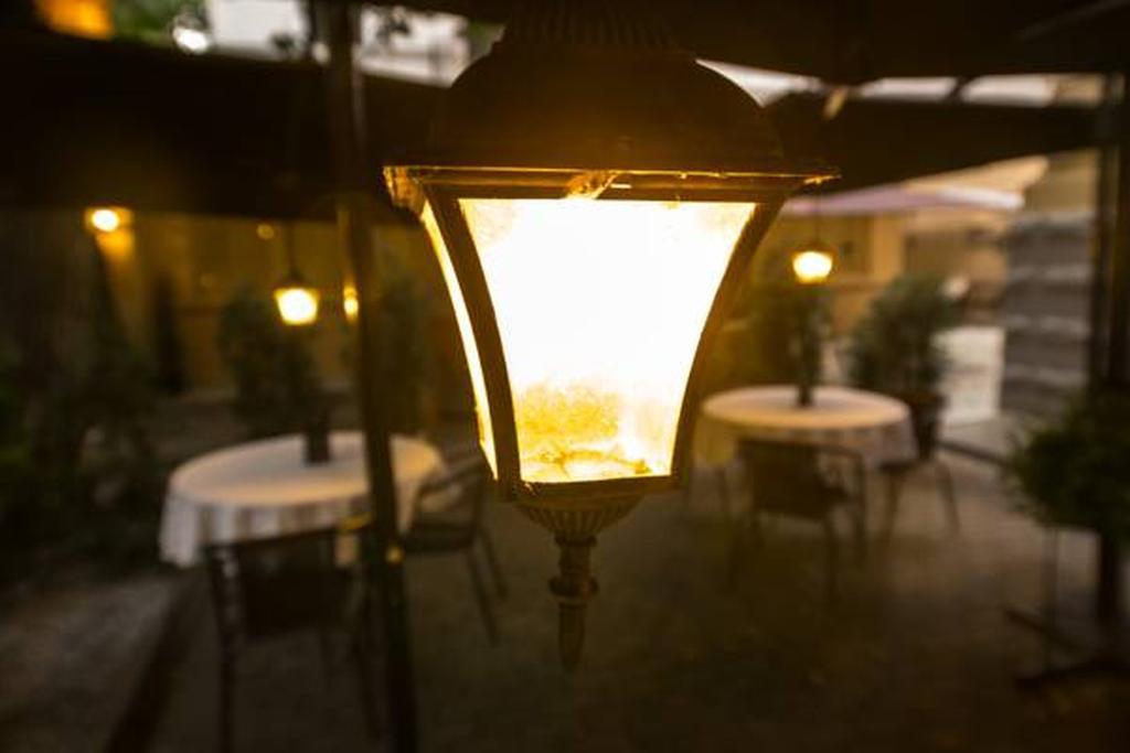 Grand Boutique Hotel Bukares Bagian luar foto