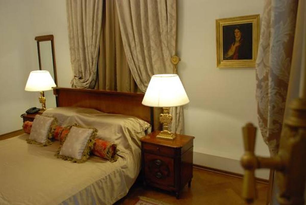 Grand Boutique Hotel Bukares Bagian luar foto