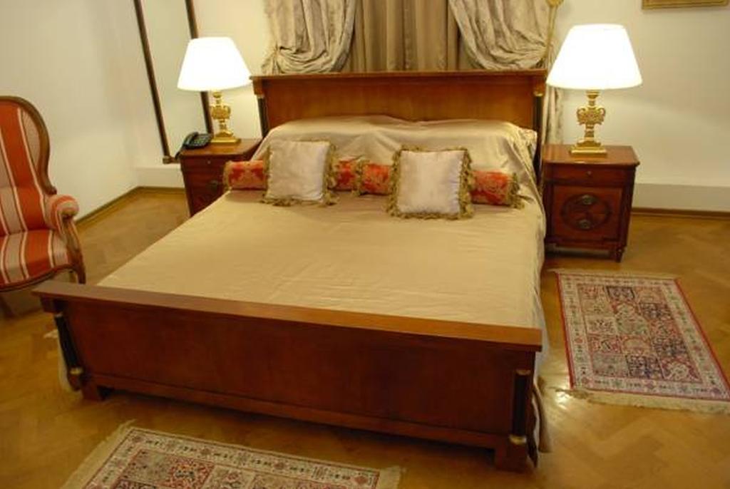 Grand Boutique Hotel Bukares Bagian luar foto