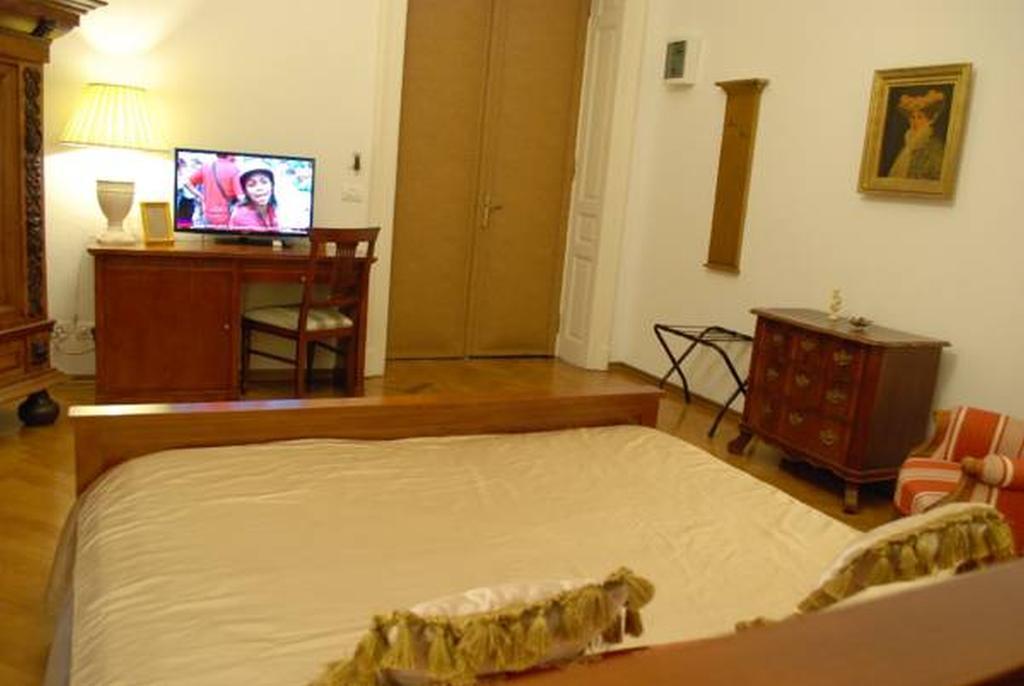 Grand Boutique Hotel Bukares Bagian luar foto