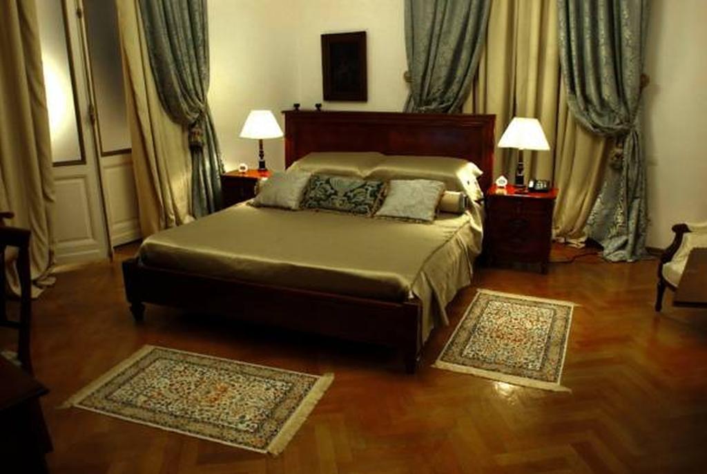 Grand Boutique Hotel Bukares Bagian luar foto