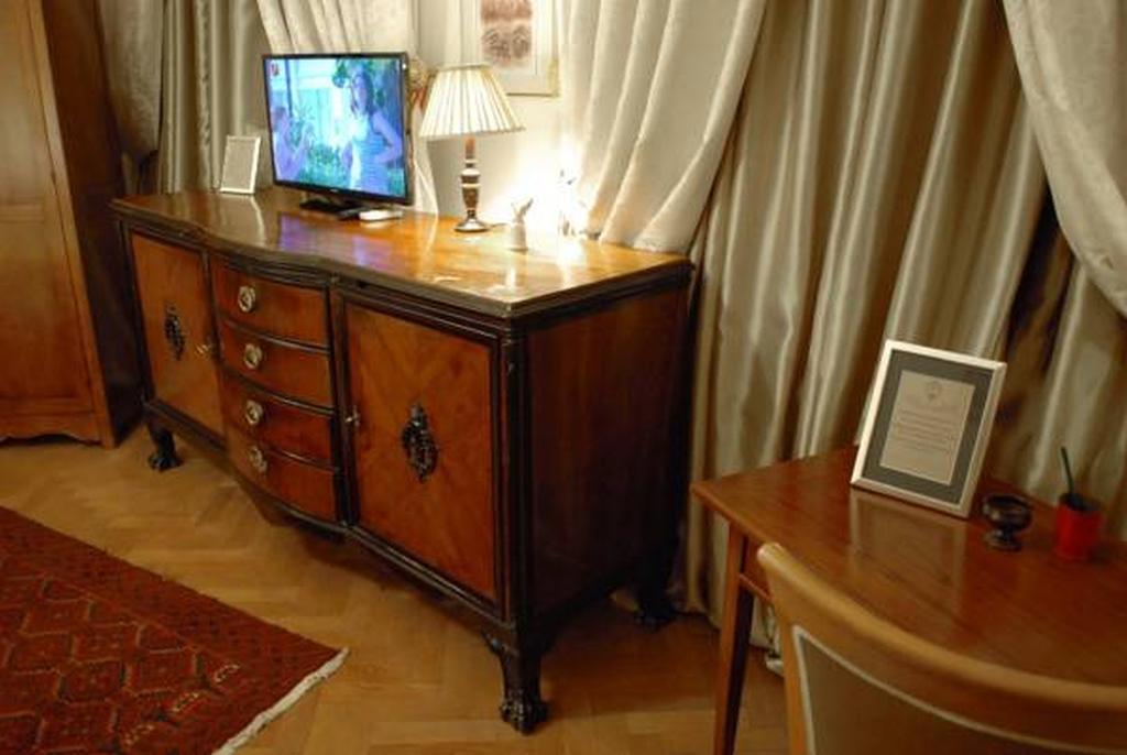 Grand Boutique Hotel Bukares Bagian luar foto