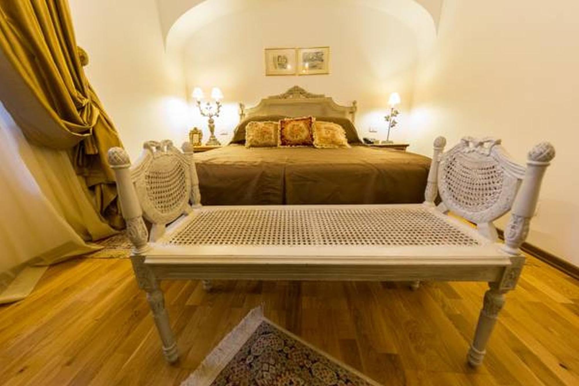 Grand Boutique Hotel Bukares Bagian luar foto