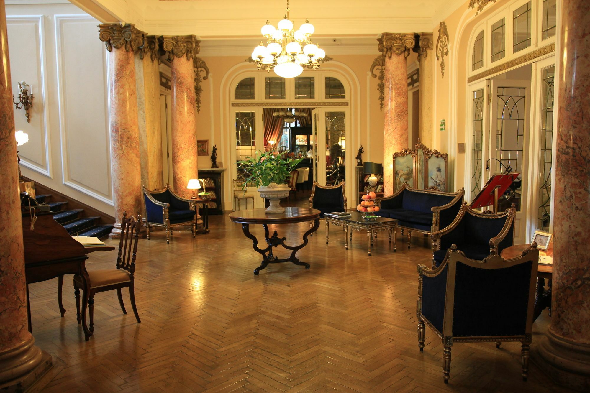 Grand Boutique Hotel Bukares Bagian luar foto